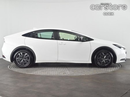 2024 Toyota Prius - thumbnail 2