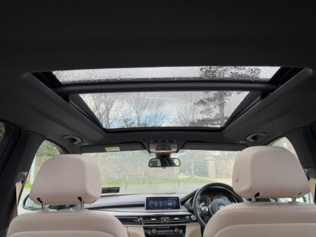 2017 BMW X5 - thumbnail 3