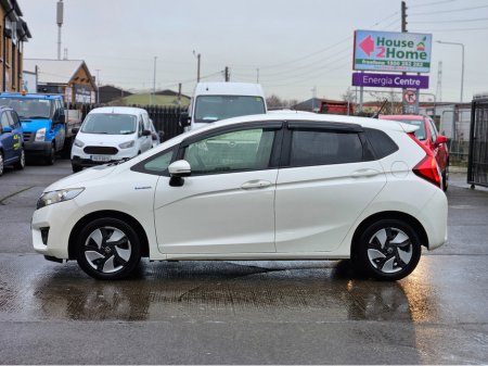 2015 Honda Fit DAA-GP5 HYBRID 5DR AUTO €9,950 thumbnail