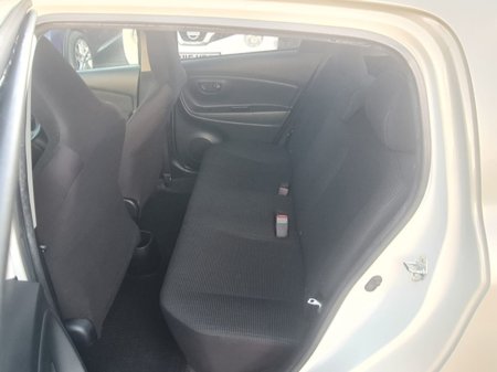 2018 Toyota Vitz - thumbnail 14