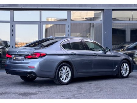 2022 BMW 5 Series - thumbnail 3