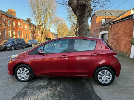 2013 Toyota Yaris - thumbnail 9