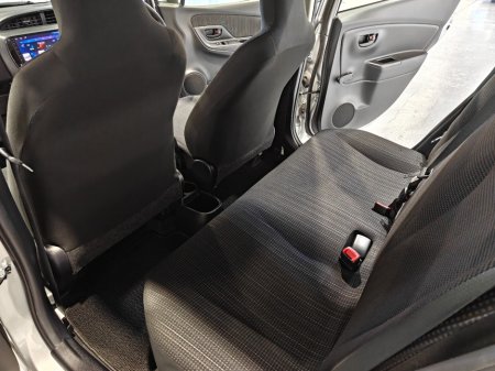 2020 Toyota Vitz - thumbnail 17