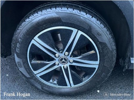 2021 Mercedes-Benz GLE Class GLE 300d 4MATIC €48,900 thumbnail