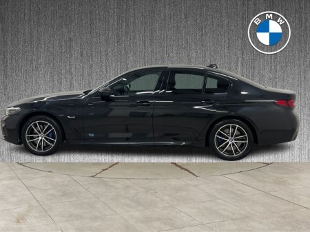 2021 BMW 5 Series - thumbnail 3