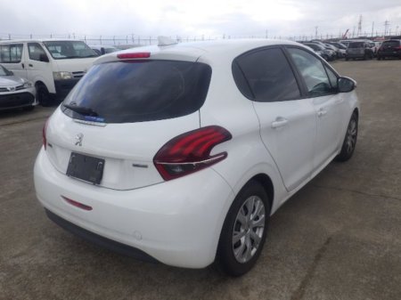 2017 Peugeot 208 - thumbnail 4