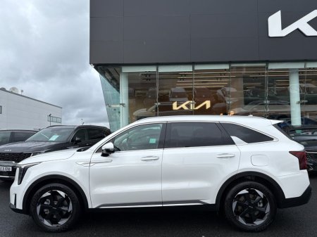 2025 Kia Sorento Plug in hybrid ( 7 Seats ) €59,995 thumbnail
