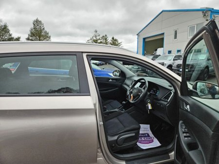 2017 Hyundai Tucson 2.0 SE NAV Automatic 4wd €16,990 thumbnail