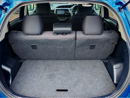 2017 Toyota Yaris - thumbnail 12