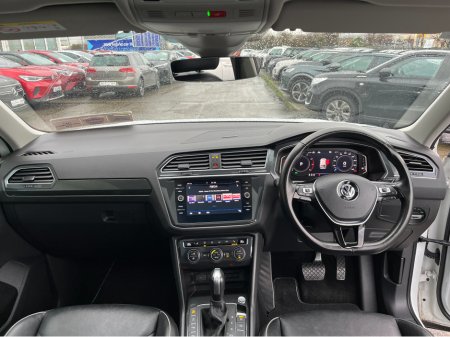 2020 Volkswagen Tiguan R-LINE AUTOMATIC 150HP 1.5 TSI //MASSIVE SPEC//FULL LEATHER//PANORAMIC GLASS ROOF//SAT NAV// €34,950 thumbnail