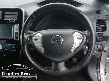 2016 Nissan Leaf - thumbnail 16