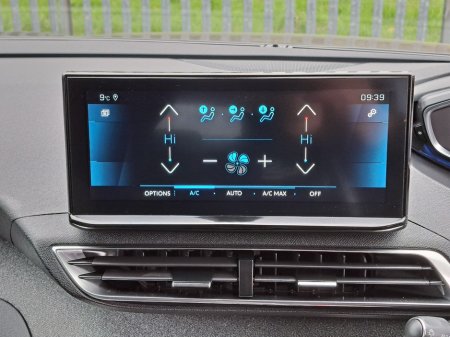 2023 Peugeot 3008 - thumbnail 26