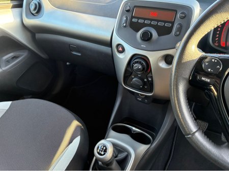 2015 Toyota Aygo 1.0 5DR X-PLAY (ONLY 29,000 KLMS) €8,750 thumbnail