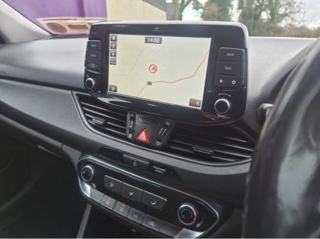 2017 Hyundai i30 SE NAV BLUE DRIVE 110 5DR 110PS €11,750 thumbnail