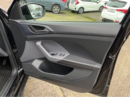 2020 Volkswagen T-Cross 1ST EDITION AUTOMATIC 1.0 PETROL //KEYLESS ENTRY//HALF LEATHER SEATS//REVERSE CAMERA// €21,950 thumbnail