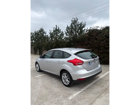 2016 Ford Focus - thumbnail 5