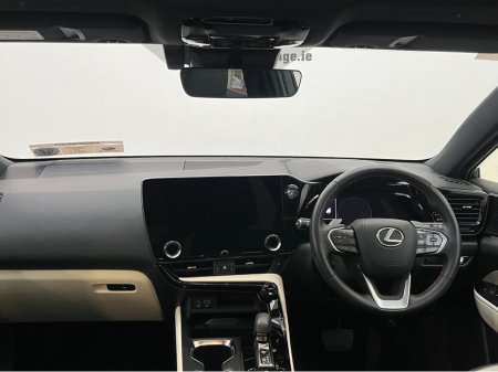 2024 Lexus NX 300 h NX450H+ PREMIUM AWD €58,750 thumbnail