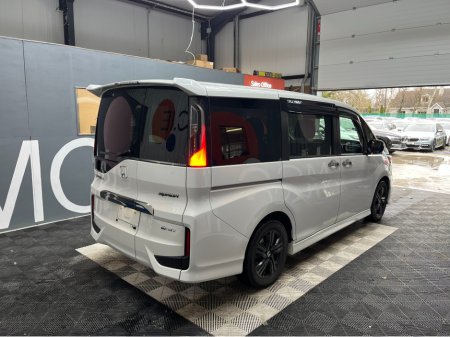 2020 Honda Stepwagon - thumbnail 2