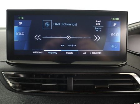 2023 Peugeot 3008 - thumbnail 9