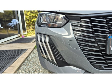 2025 Peugeot 208 - thumbnail 5