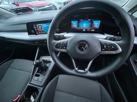 2021 Volkswagen Golf 1.0 TSI 90HP €19,850 thumbnail