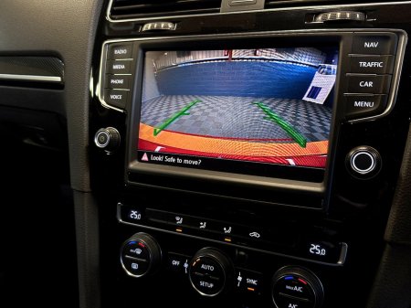 2015 Volkswagen Golf 1.4 TSI 5DR 150HP Highline €15,900 thumbnail