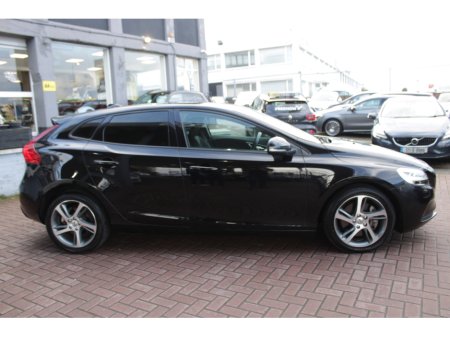 2017 Volvo V40 2.0D4 MOMENTUM 5DR HATCHBACK AUTO // 1 OWNER CAR WITH ONLY 36,000 KMS // AS NEW CONDITION THROUGHOUT // BUY WITH CONFIDENCE AA AND SIMI APPROVED DEALER 2025 // FINANCE ARRANGED // €17,950