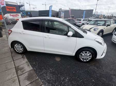 2017 Toyota Yaris - thumbnail 12