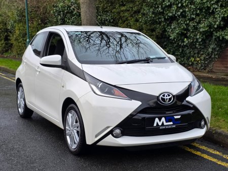2017 Toyota Aygo 1.0 VVT-i x-play+ €8,450 thumbnail