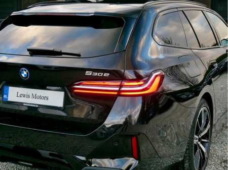 2025 BMW 5 Series - thumbnail 13