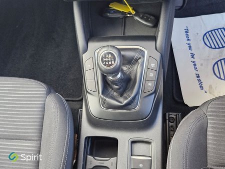 2019 Ford Focus - thumbnail 15