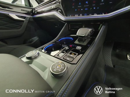 2026 Volkswagen Touareg R HYBRID 462BHP thumbnail