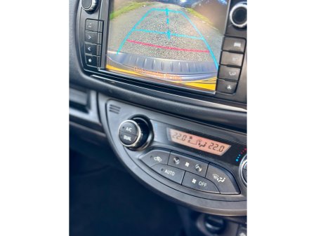 2015 Toyota Yaris - thumbnail 12