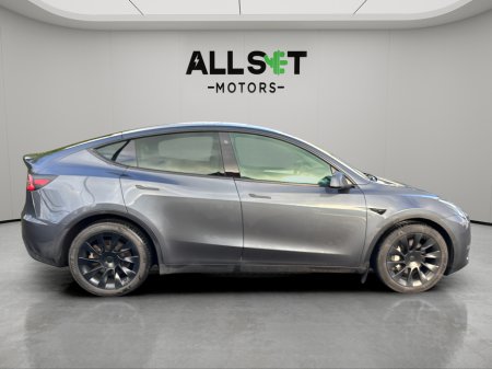 2022 Tesla Model Y AWD LR €31,950 thumbnail