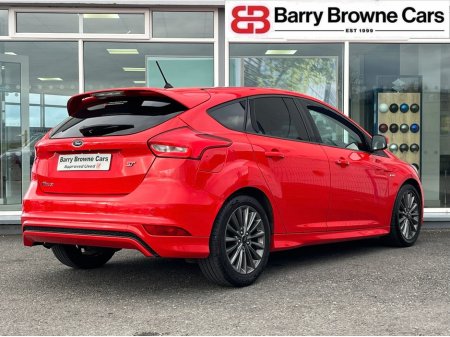 2018 Ford Focus - thumbnail 10