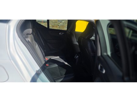 2022 Volvo XC40 - thumbnail 16