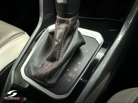 2022 Volkswagen T-Roc R-LINE 1.5 TSI D7F 150HP 5DR A €28,995 thumbnail