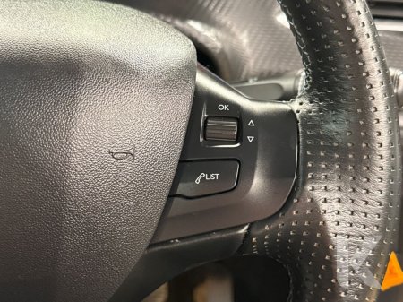 2020 Peugeot 2008 - thumbnail 19