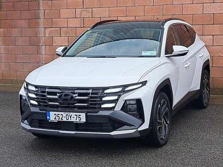 2025 Hyundai Tucson Platinum Automatic Plug in Hybrid with panomaric sunroof. €47,450 thumbnail