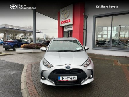 2024 Toyota Yaris YARIS 1.5 HYBRID LUNA €26,900 thumbnail