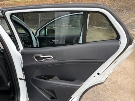 2023 Kia Sportage - thumbnail 9