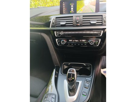 2018 BMW 3 Series 320 DIESEL SPORT LINE SPORTS INTERIOR UNMARKED INSIDE BMW SERVICE HISTORY (9 INPUTS) JUST FULLY SERVICED 2 YEARS NCT 1 YEAR ROAD TAX LOADED WITH EXTRAS €24,949 thumbnail