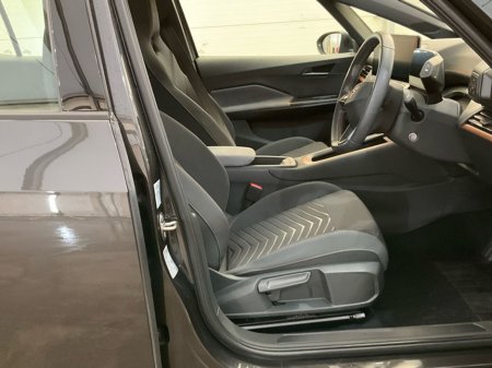 2023 Cupra Born 58KWH * AS NEW CAR * // VERY LOW MILEAGE // 360 SURROUND PARKING CAMERAS // DIGITAL CLUSTER €23,900 thumbnail