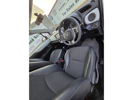 2013 Toyota Yaris - thumbnail 14