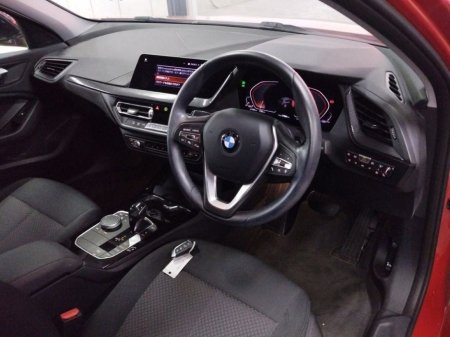2020 BMW 1 Series 118I PLAY EDITION - FACTORY ALLOYS - PADDLE SHIFT - CRUISE CONTROL - DIGITAL DASH €24,950 thumbnail