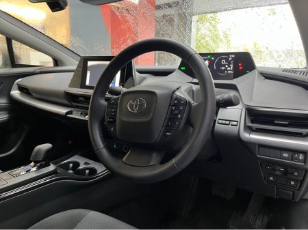 2025 Toyota Prius - thumbnail 9