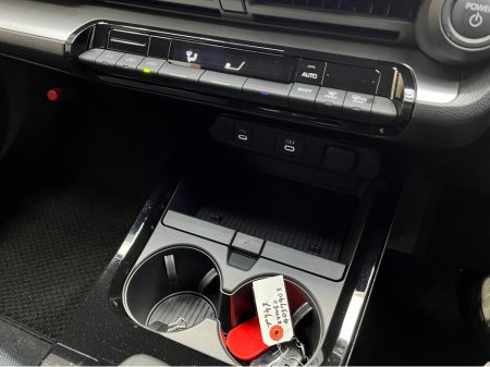 2025 Toyota Prius - thumbnail 17