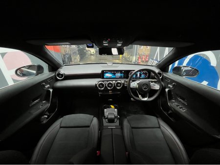 2020 Mercedes-Benz A Class 2020 MERCEDES-BENZ A200D AMG LINE 2.0 AUTOMATIC / CRUISE CONTROL / REVERSE CAMERA / ELECTRIC MEMORY & HEATED SEATS / PADDLE SHIFTERS thumbnail