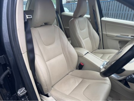 2017 Volvo XC60 2.0 D4 SE NAV 190BHP AUTO 5DR €20,877 thumbnail