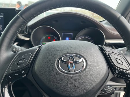 2017 Toyota C-HR 1.8 HYBRID AUTO LOW KM HIGH SPEC thumbnail